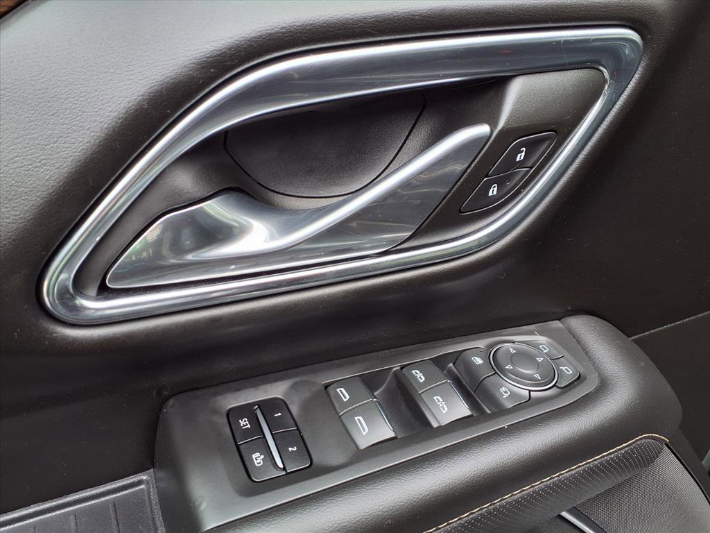 Used 2023 Chevrolet Suburban Premier image 16