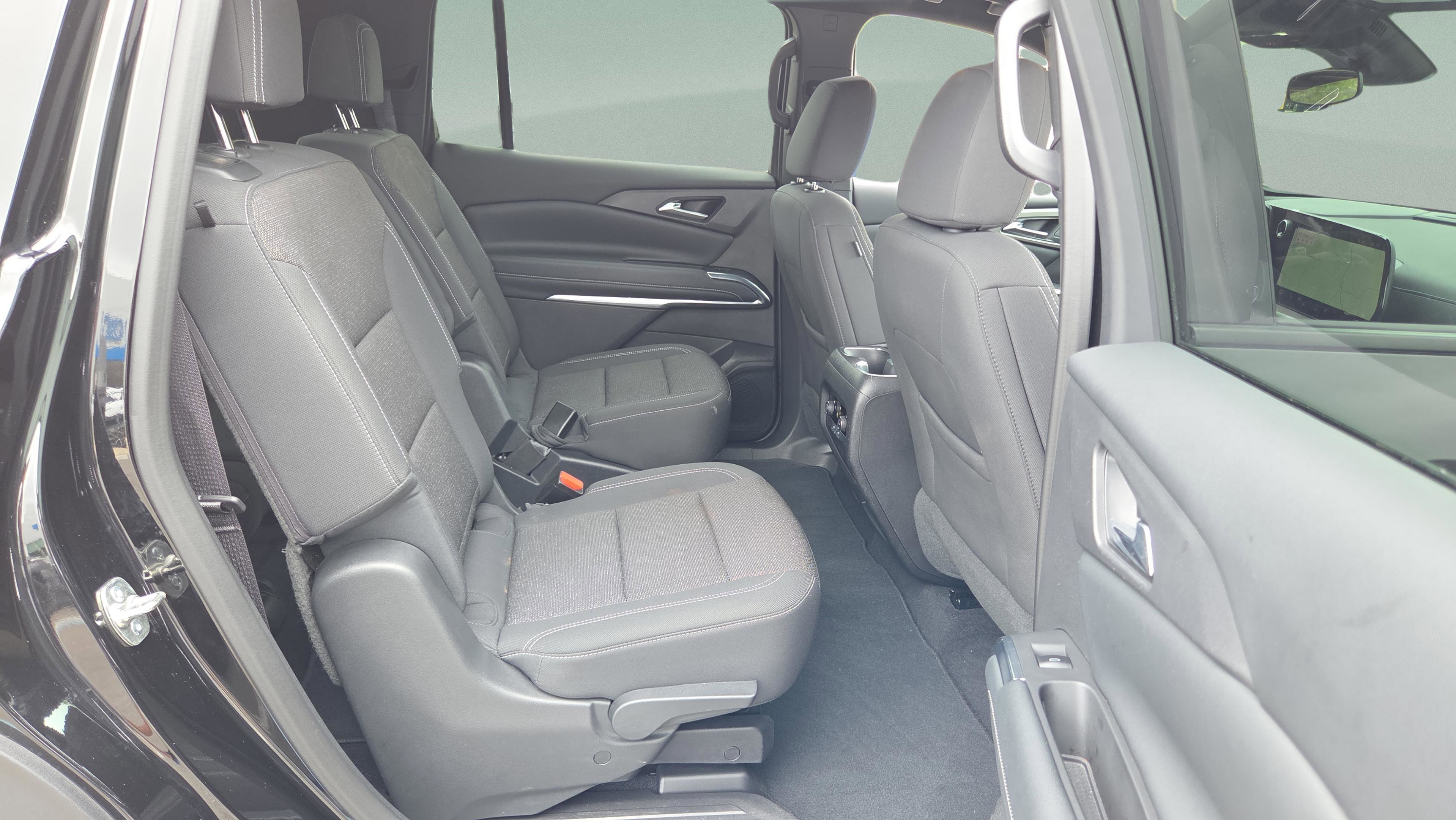 Used 2025 Chevrolet Traverse LT w/ Driver Confidence Package FWD image 14