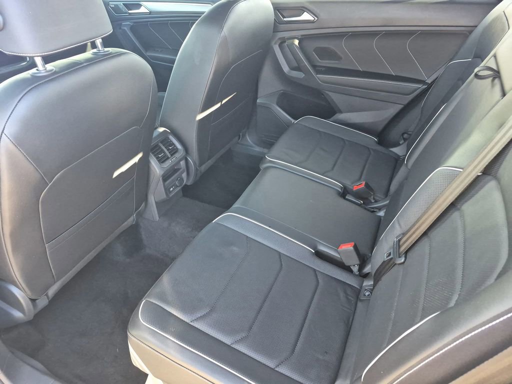 Used 2022 Volkswagen Tiguan SEL R-Line image 13