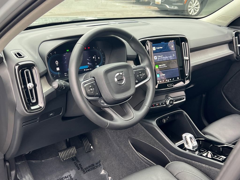 Used 2024 Volvo XC40 B5 Plus w/ Climate Package image 19