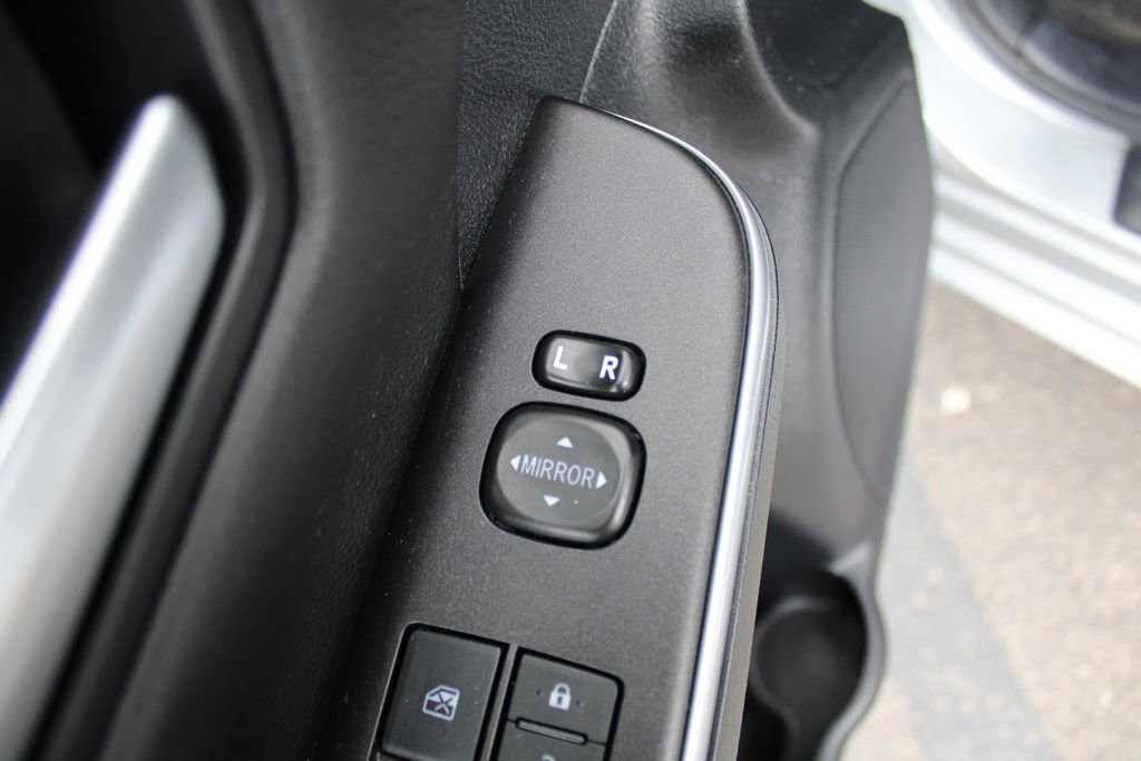 Used 2015 Toyota Camry SE FWD image 21