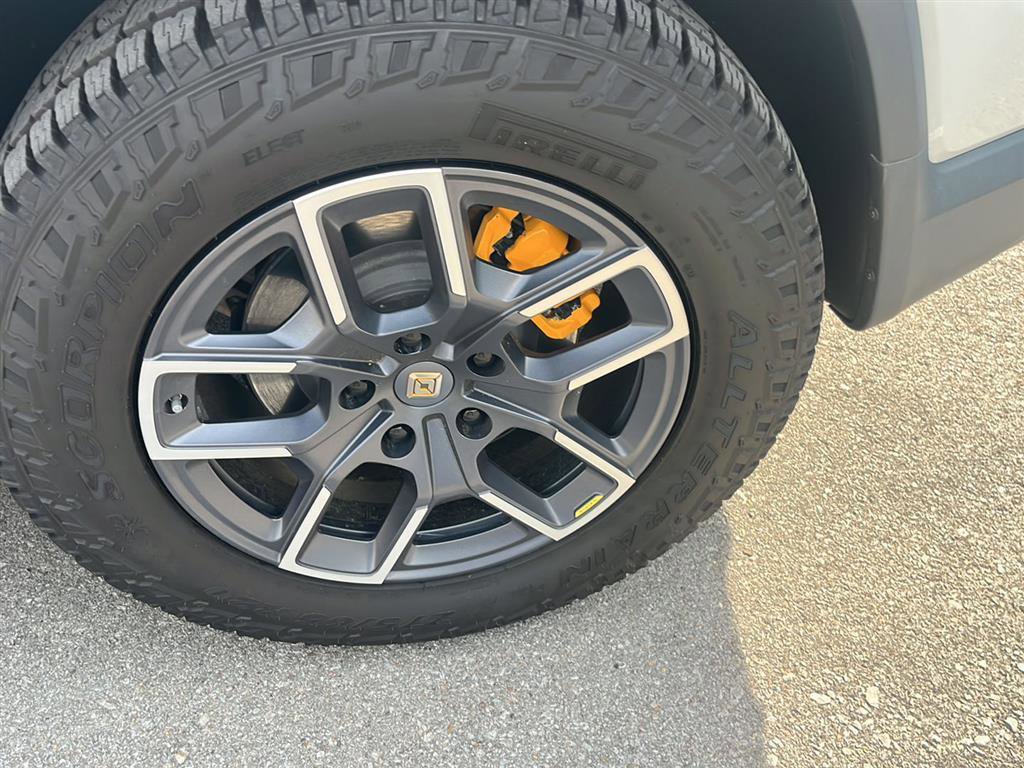 Used 2022 Rivian R1T Launch Edition image 11