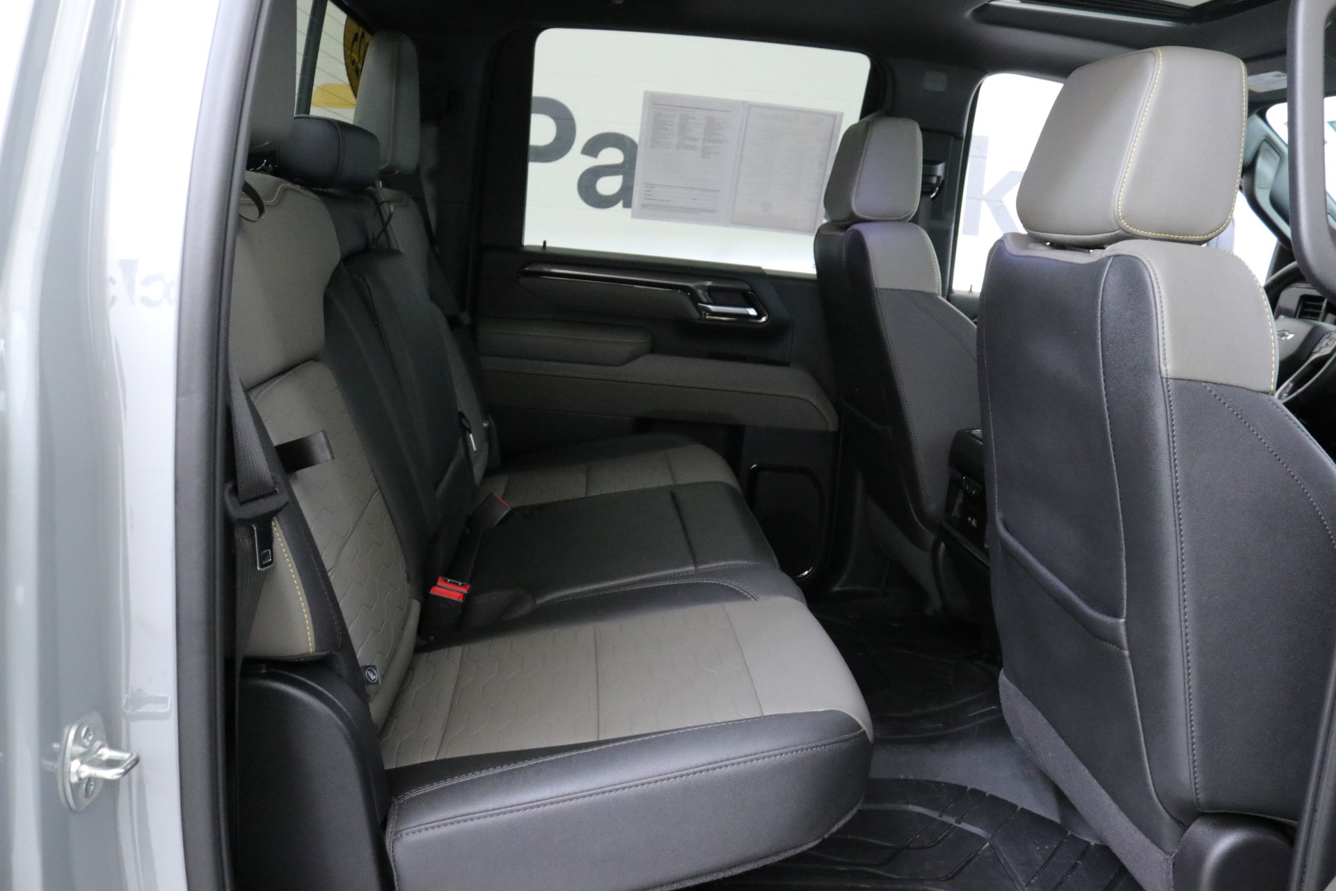 Used 2025 Chevrolet Silverado 2500 ZR2 w/ Technology Package image 27