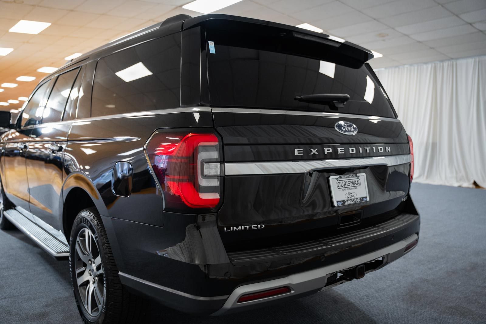 Used 2023 Ford Expedition Max Limited AWD/4WD image 6