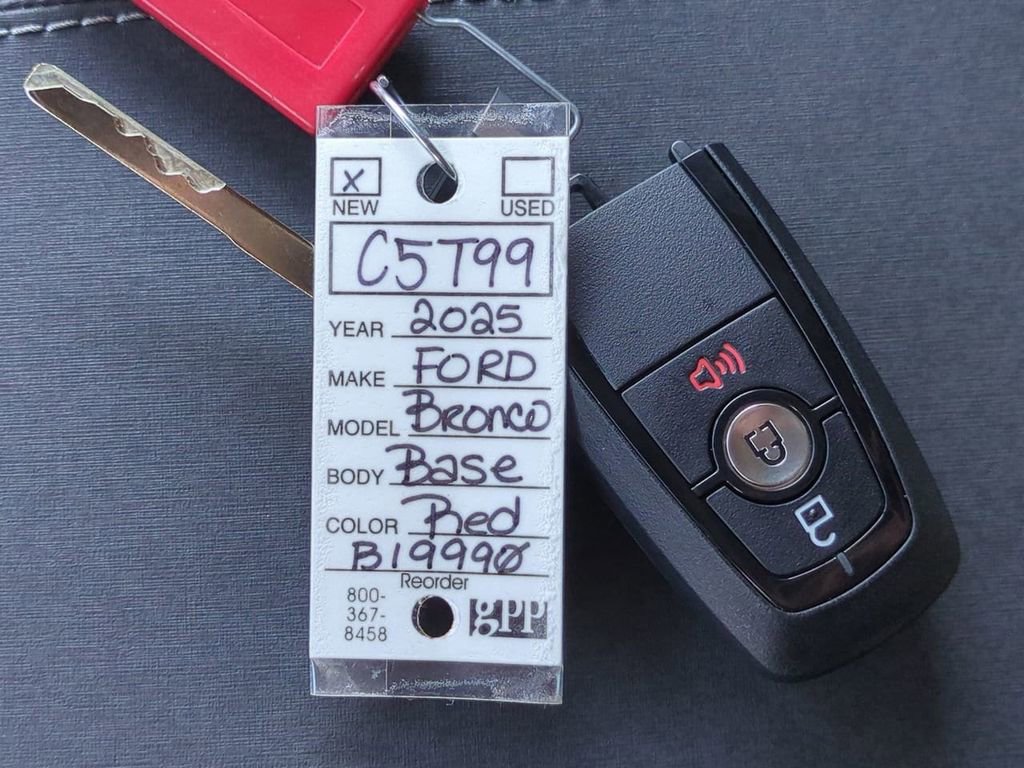 New 2025 Ford Bronco 4-Door image 31