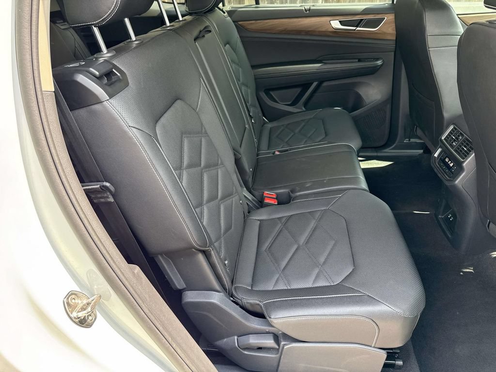 Used 2025 Volkswagen Atlas SE FWD image 9