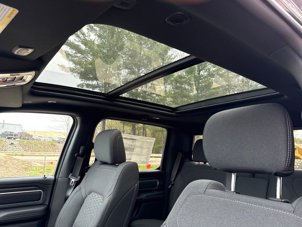 New 2026 RAM 1500 4x4 Crew Cab image 18