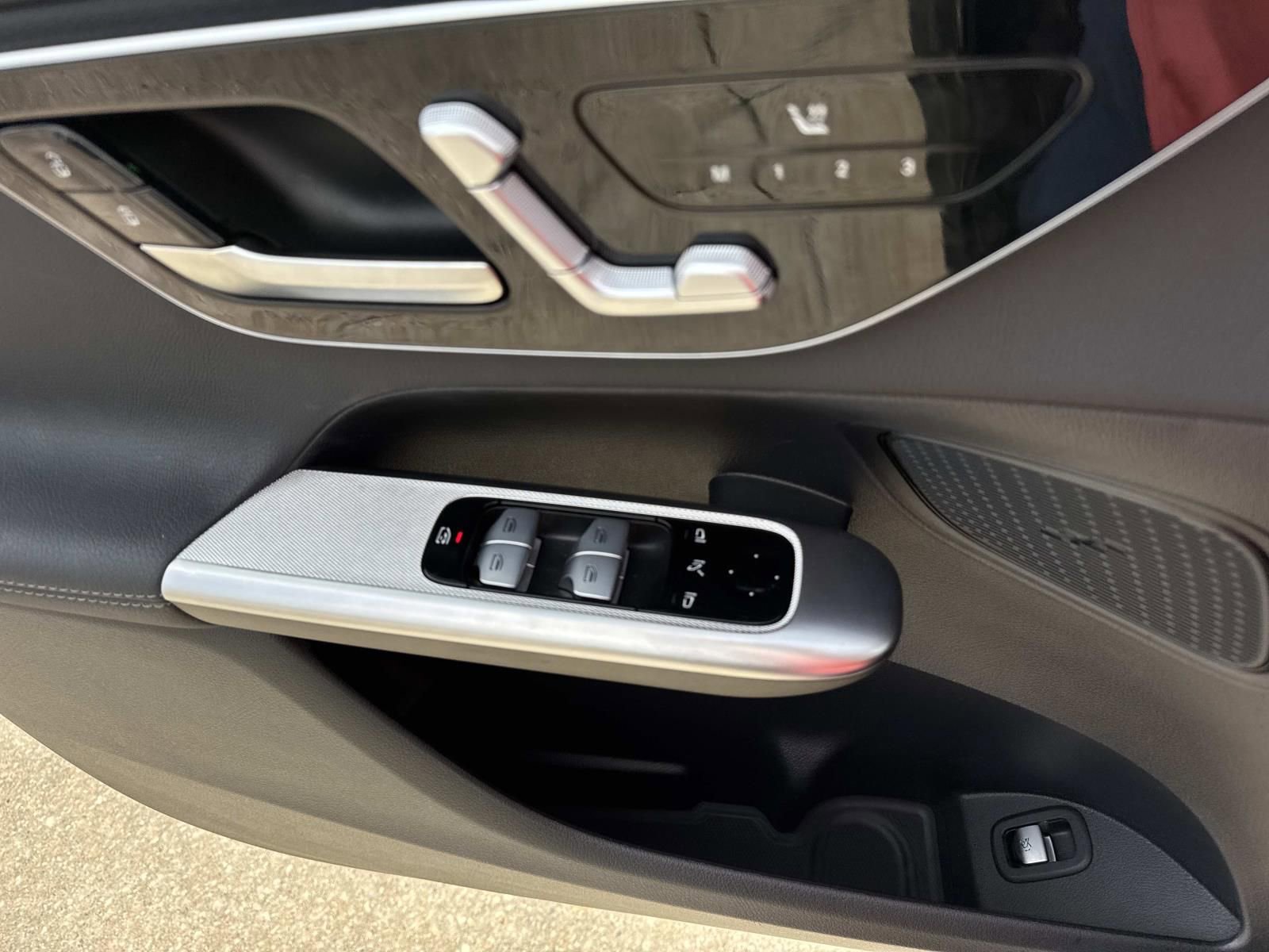 Used 2025 Mercedes-Benz GLC 300 image 20