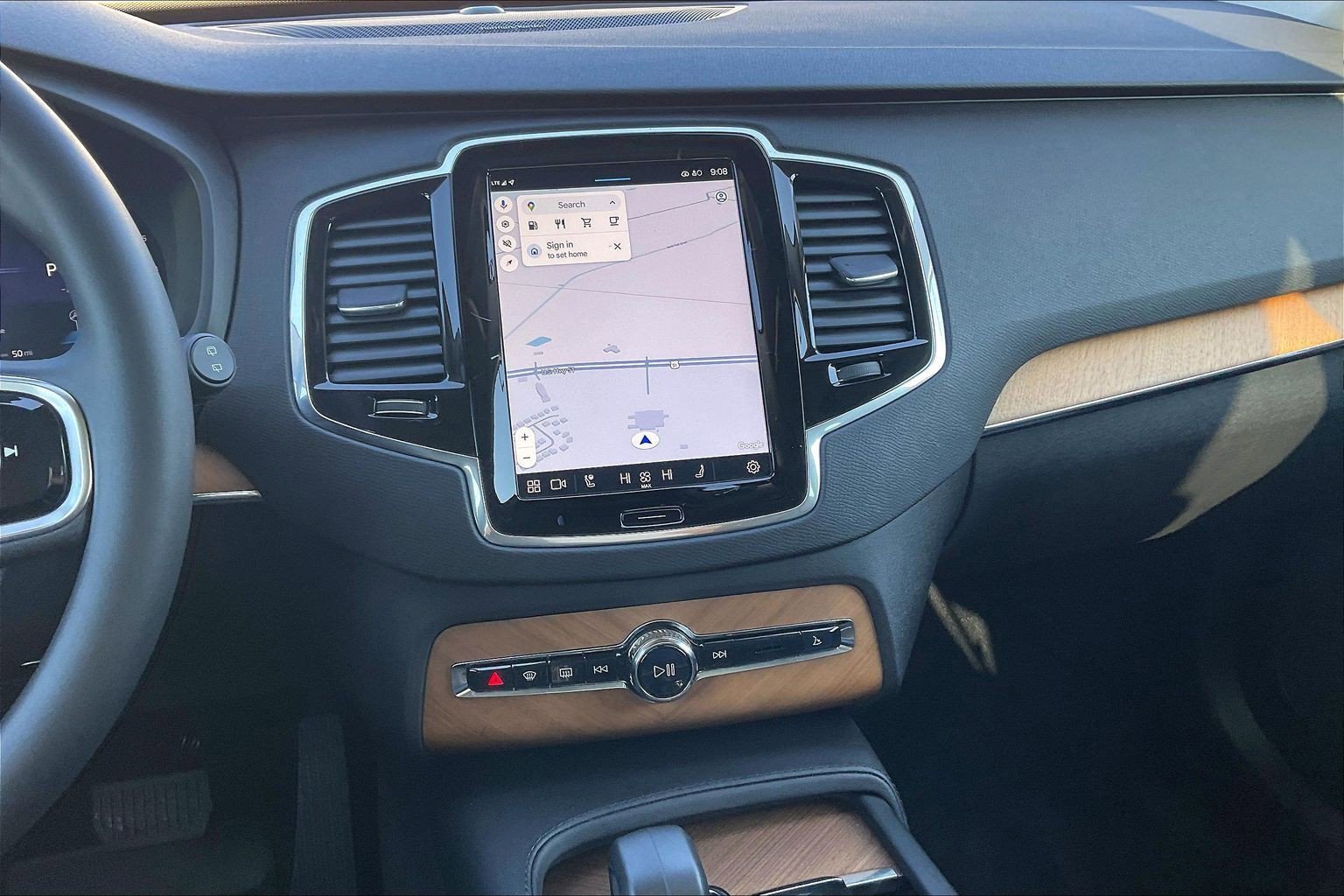 Used 2023 Volvo XC90 B6 Plus image 6