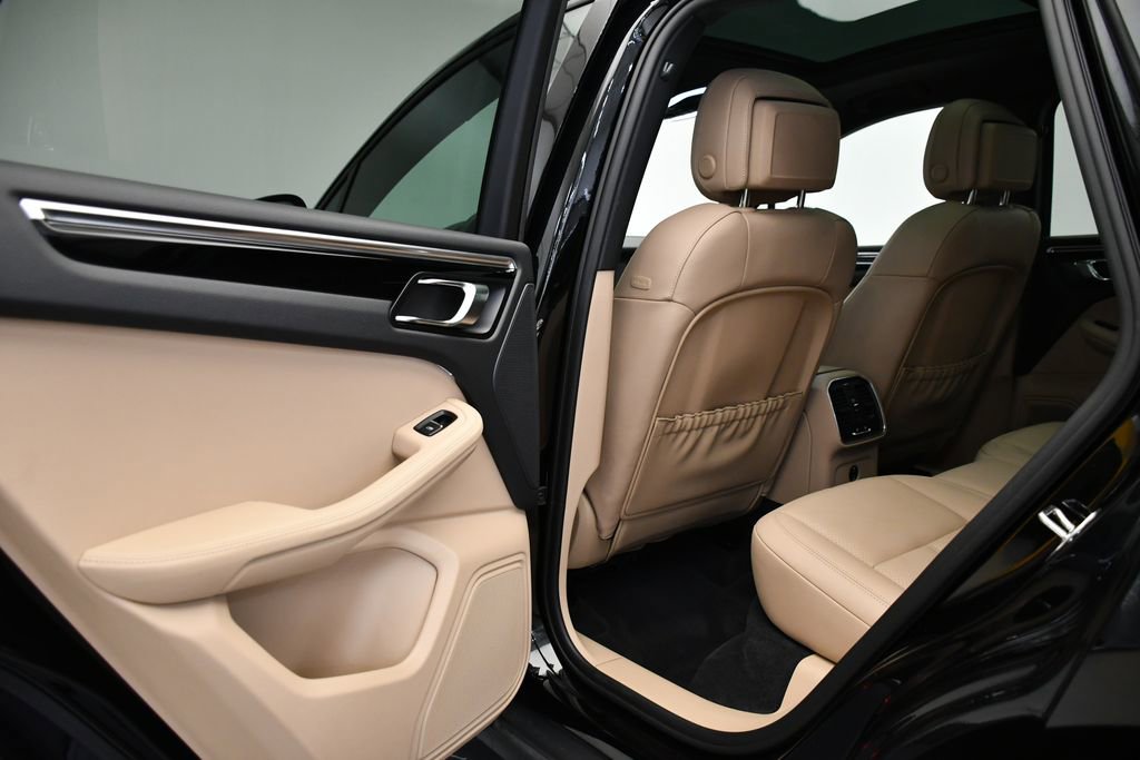 Certified 2023 Porsche Macan Turbo image 43