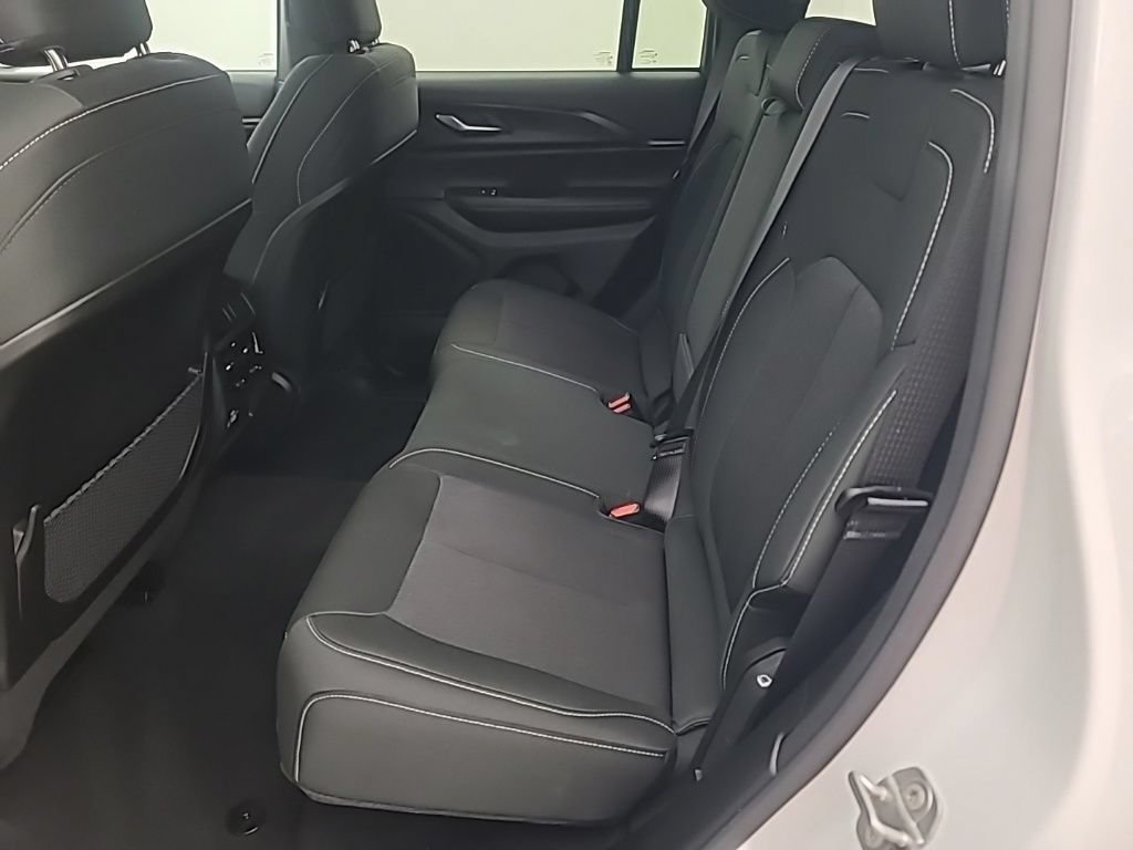 Used 2024 Jeep Grand Cherokee Laredo X AWD/4WD image 20