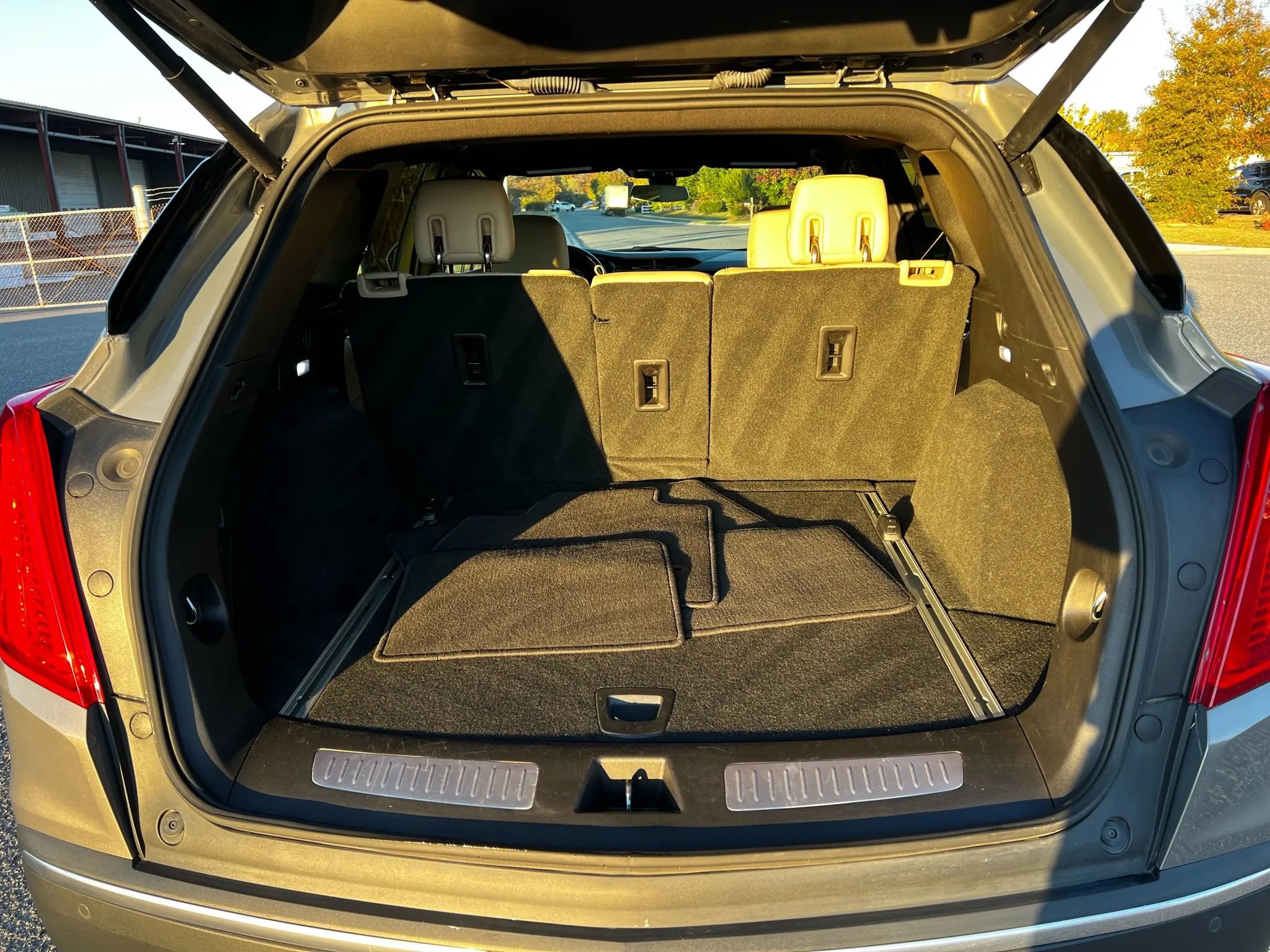 Used 2018 Cadillac XT5 Luxury w/ Driver Awareness Package image 7