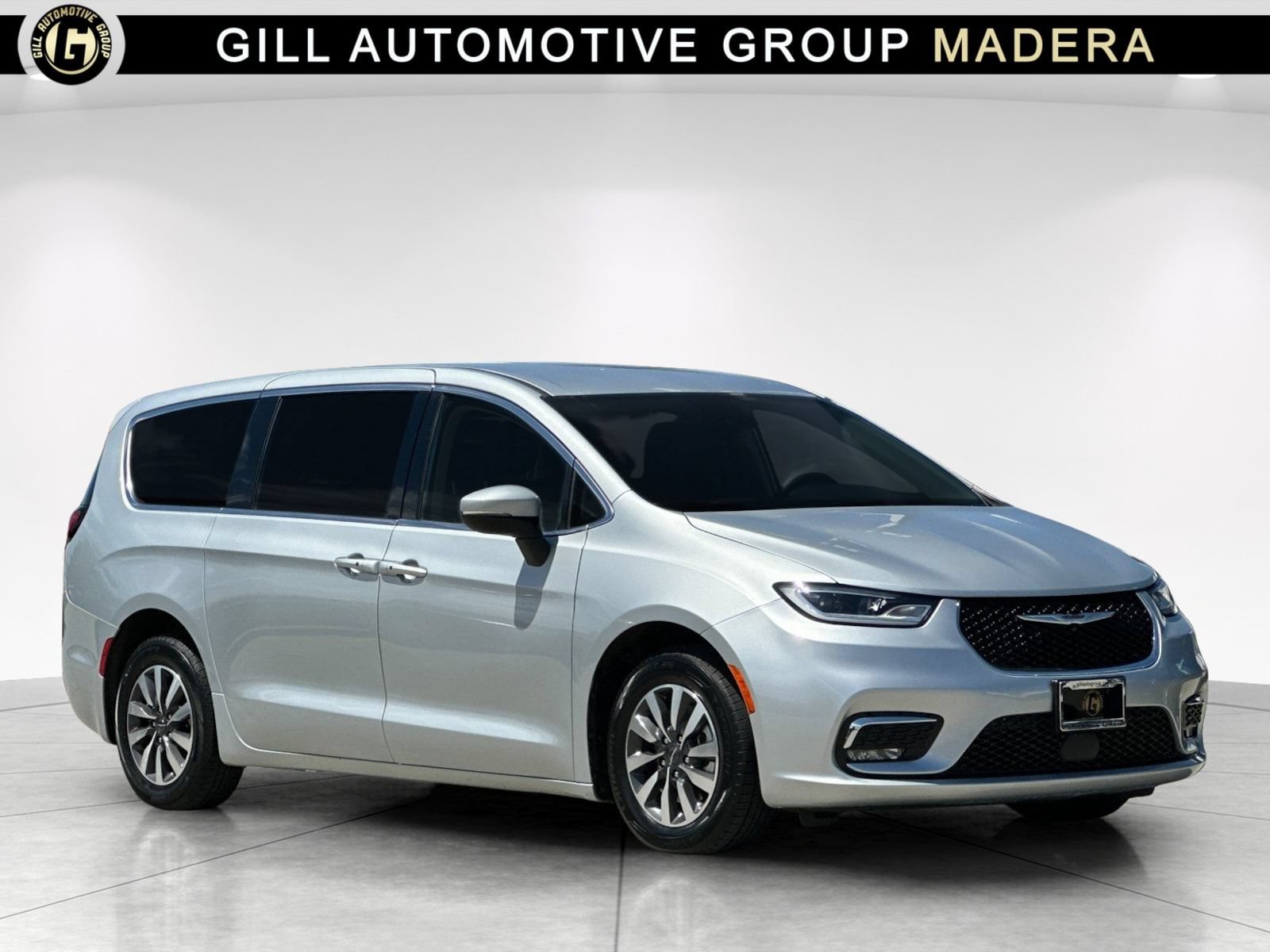 Used 2023 Chrysler Pacifica Touring-L FWD image 1