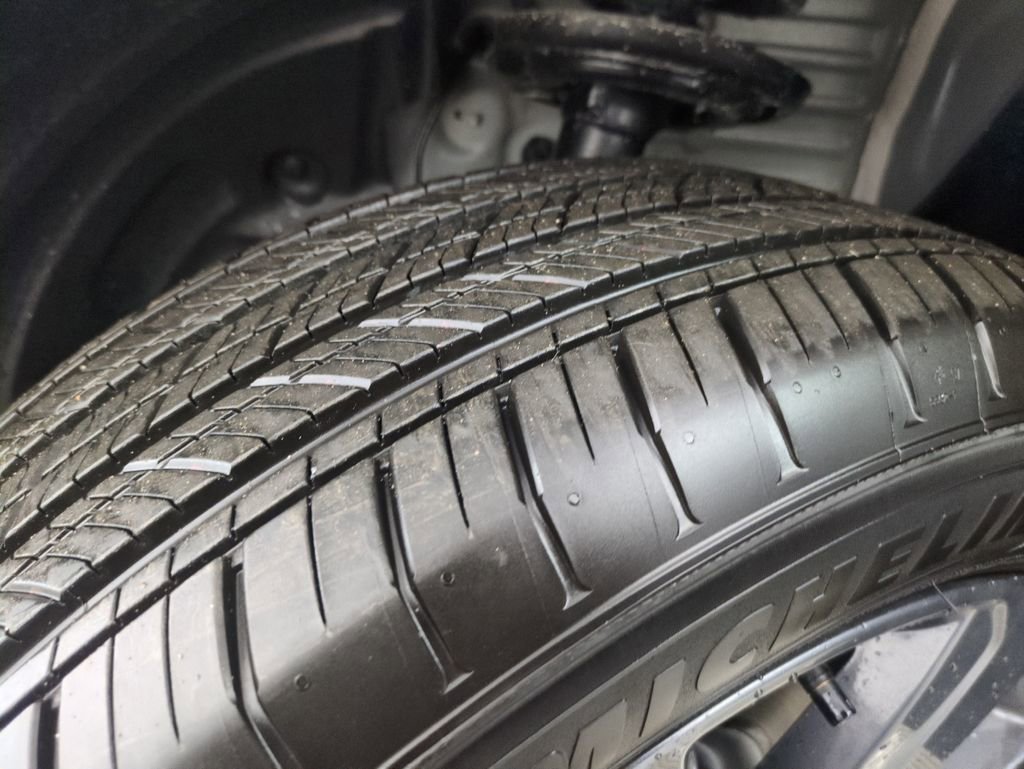 Used 2025 Honda Pilot Sport image 30