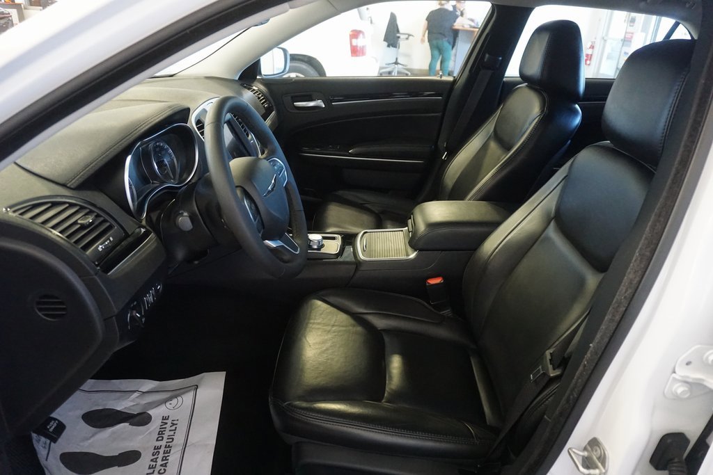 Used 2023 Chrysler 300 Touring L image 19