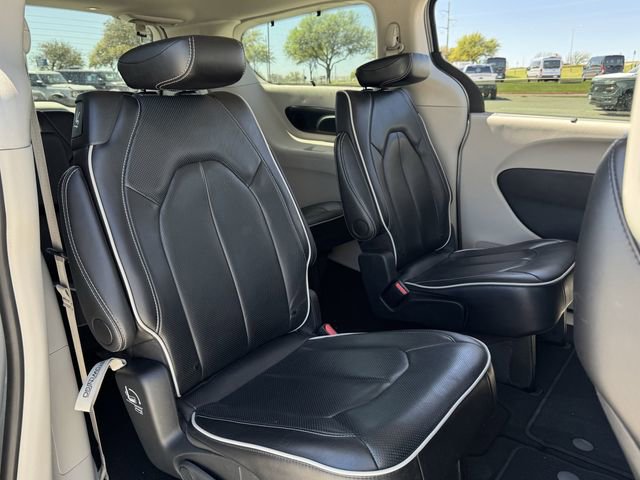 Used 2024 Chrysler Pacifica Limited image 29