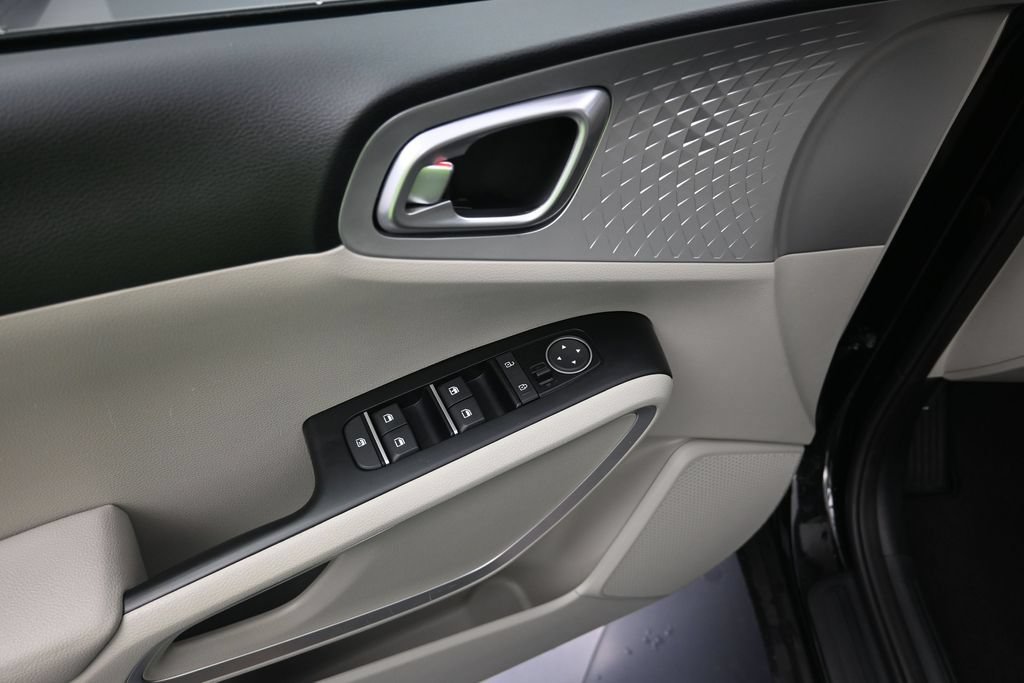 Used 2024 Kia Soul LX FWD image 11