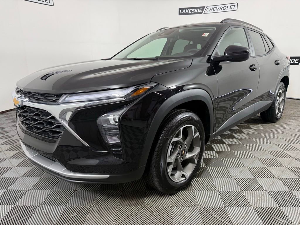 New 2026 Chevrolet Trax LT w/ Driver Confidence Package FWD image 2