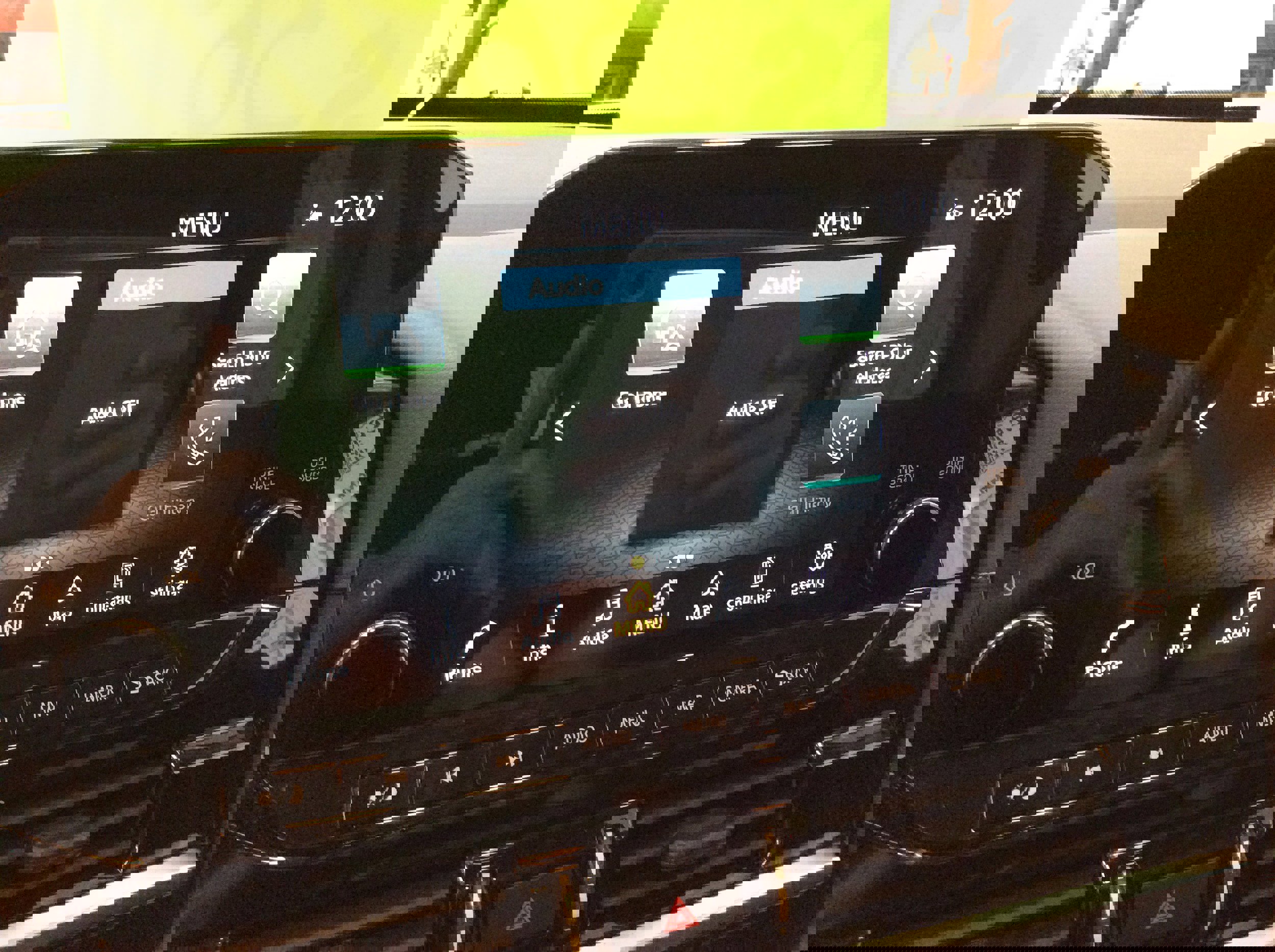 Used 2024 Nissan Pathfinder SL w/ Black Appearance Package image 25