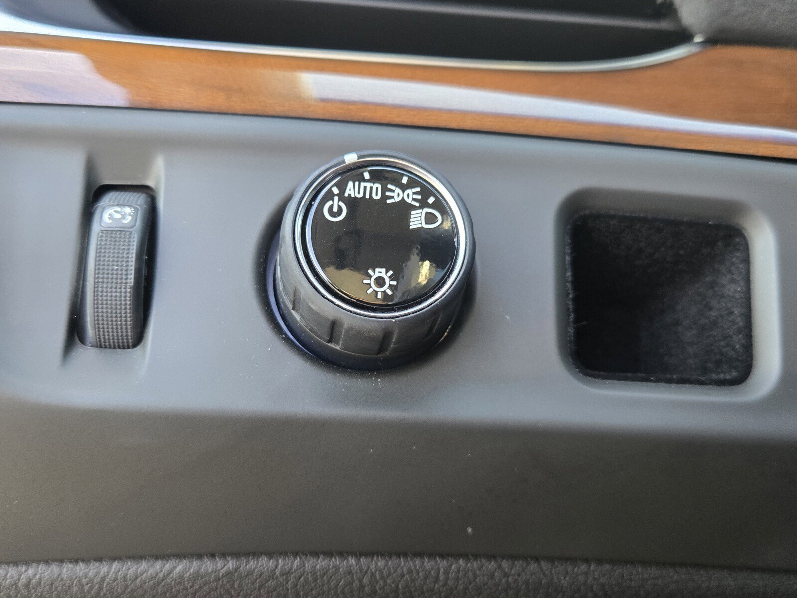 Used 2020 Cadillac Escalade Luxury image 30