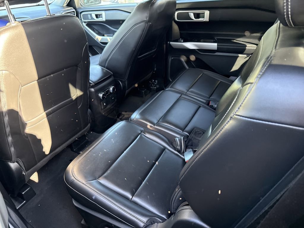 Used 2022 Ford Explorer XLT w/ Equipment Group 202A AWD/4WD image 9
