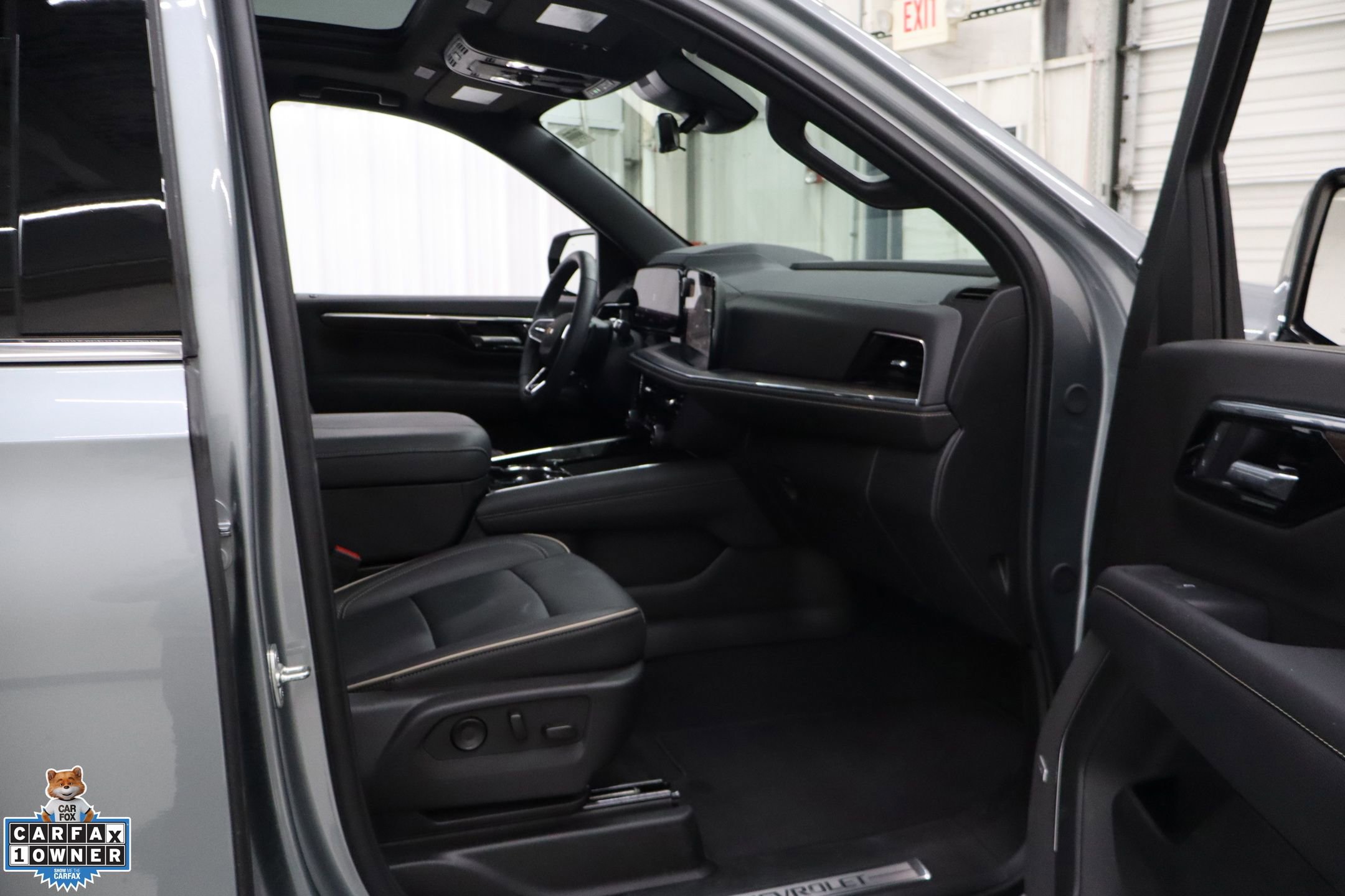 Used 2025 Chevrolet Tahoe Premier AWD/4WD image 33