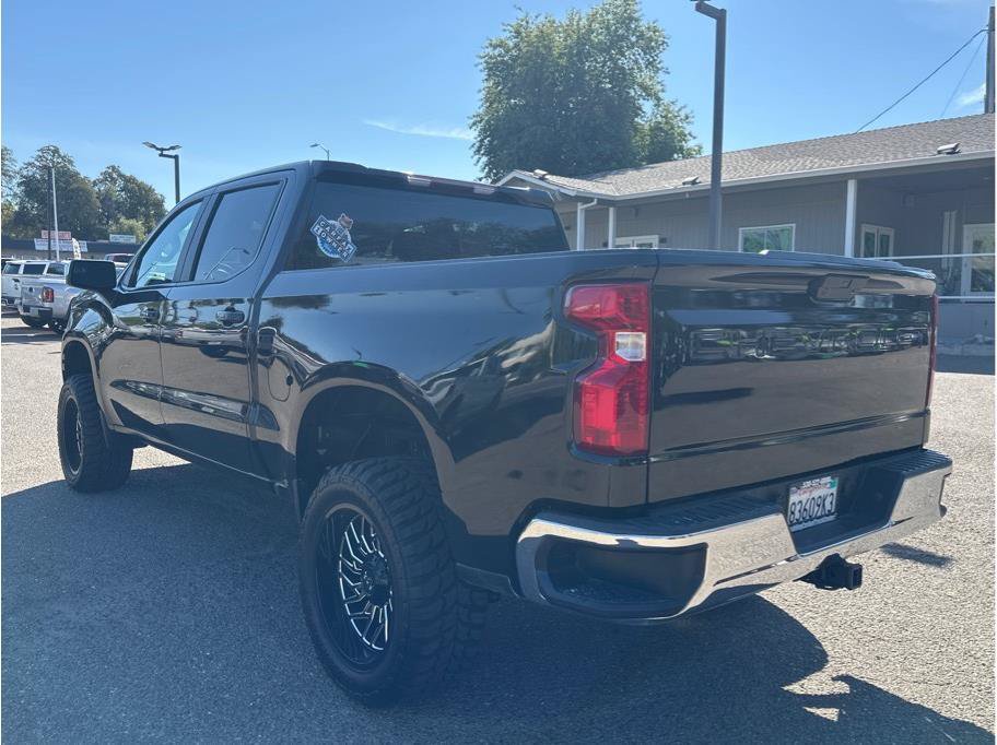 Used 2022 Chevrolet Silverado 1500 LT AWD/4WD image 5