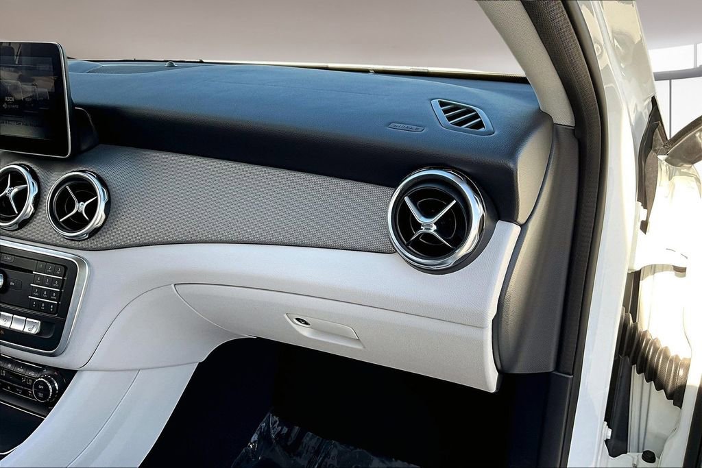 Used 2019 Mercedes-Benz GLA 250 w/ Premium Package image 24