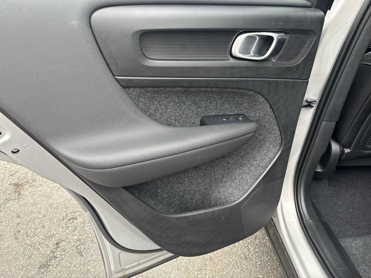 Used 2025 Volvo XC40 B5 Core image 22