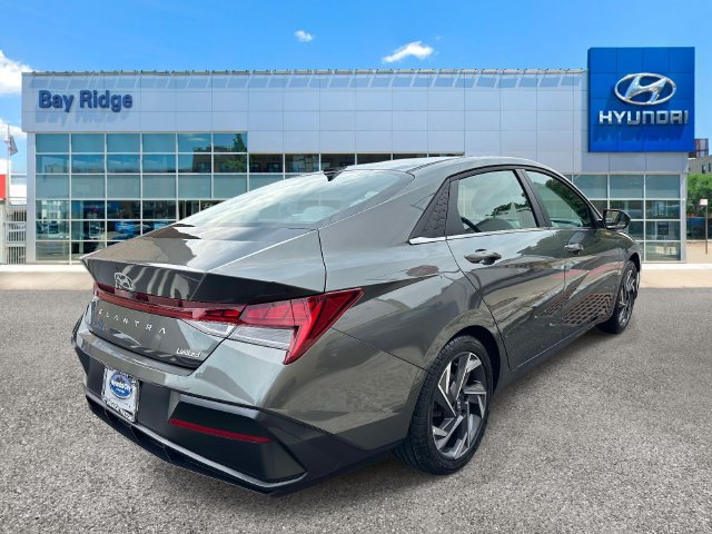 Used 2025 Hyundai Elantra Limited FWD image 4