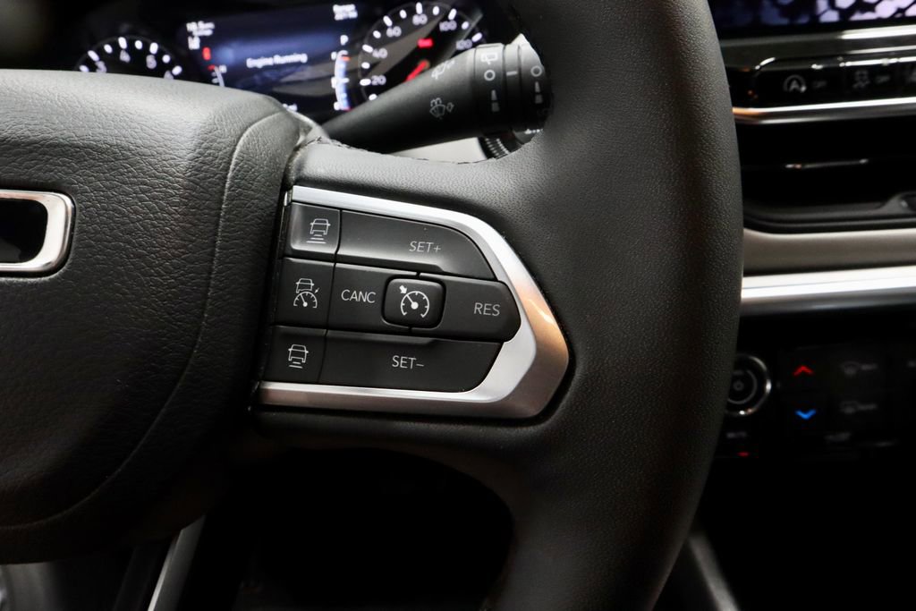 Used 2025 Jeep Compass Limited AWD/4WD image 27