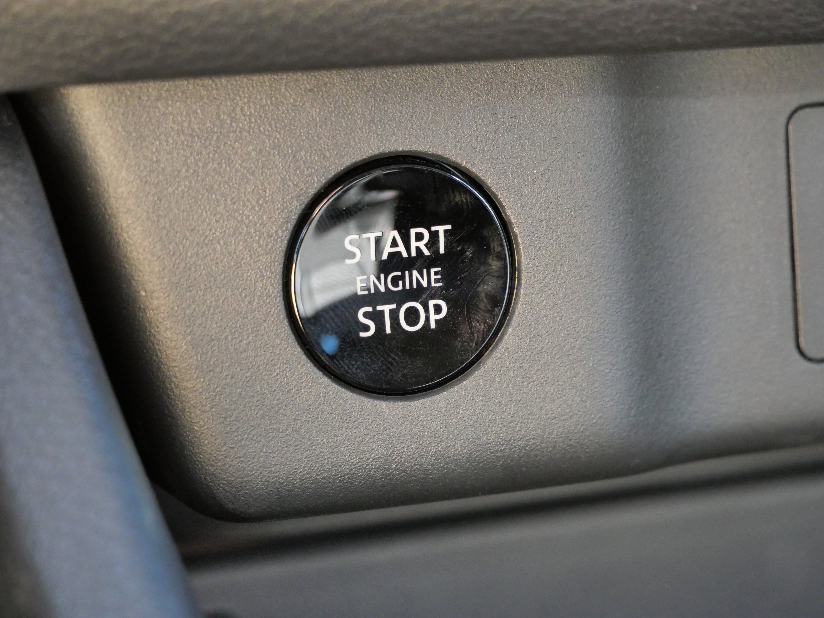 Used 2025 Nissan Rogue SV image 25