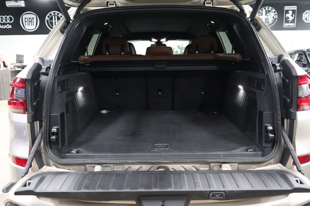 Used 2019 BMW X5 xDrive50i w/ M Sport Package image 22