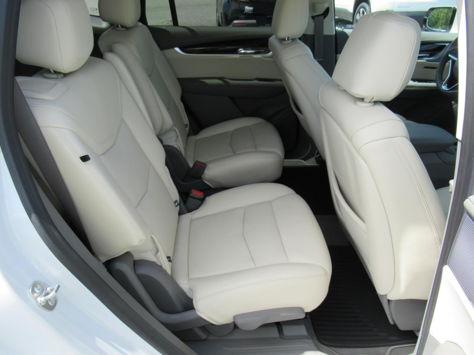 Used 2024 Cadillac XT6 Premium Luxury w/ Technology Package AWD/4WD image 33