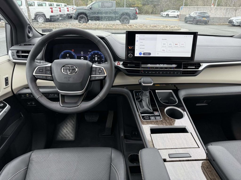 Used 2026 Toyota Sienna Platinum image 8