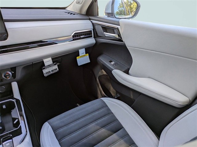 New 2025 Mitsubishi Outlander SE image 18