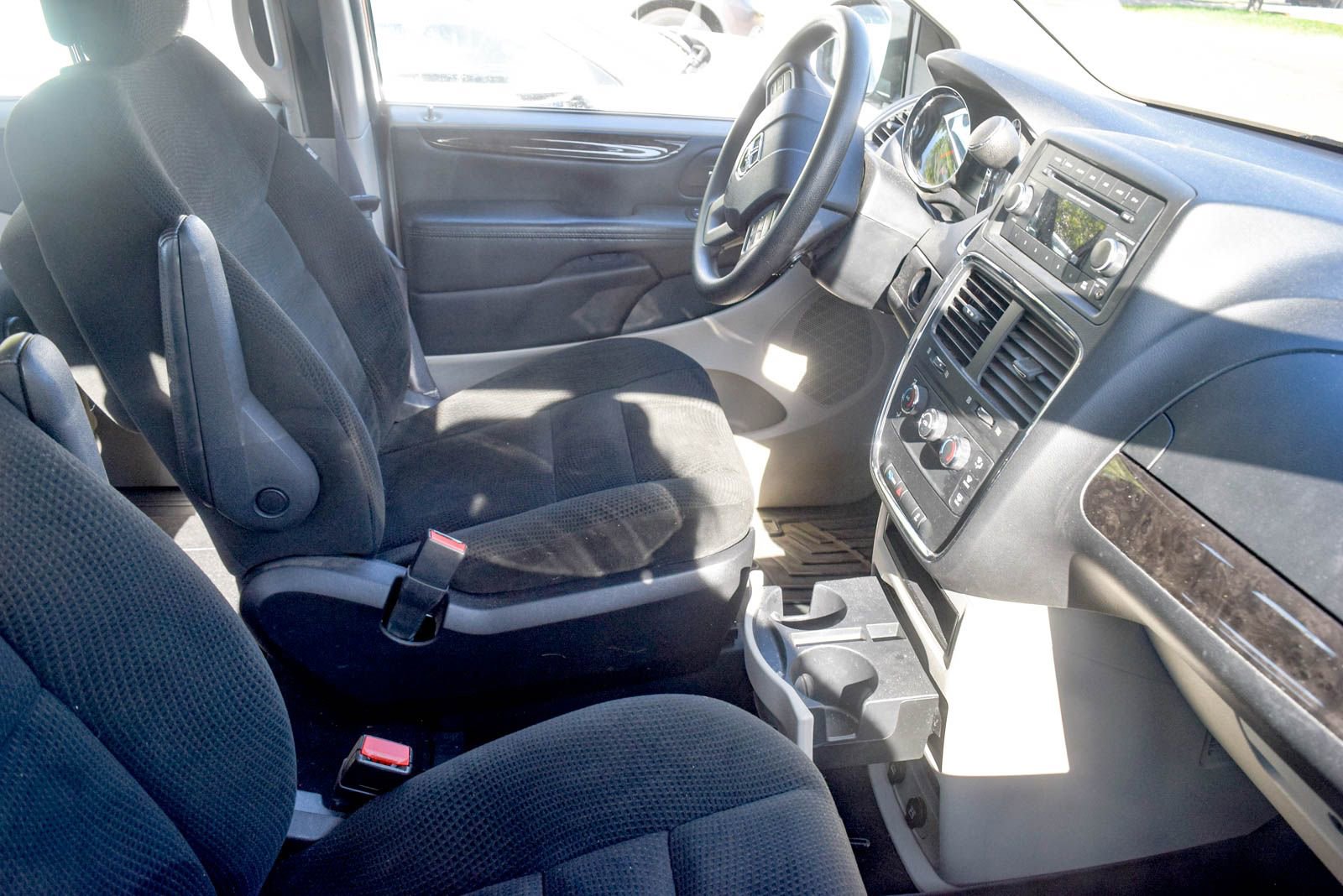 Used 2016 Dodge Grand Caravan American Value Package FWD image 18