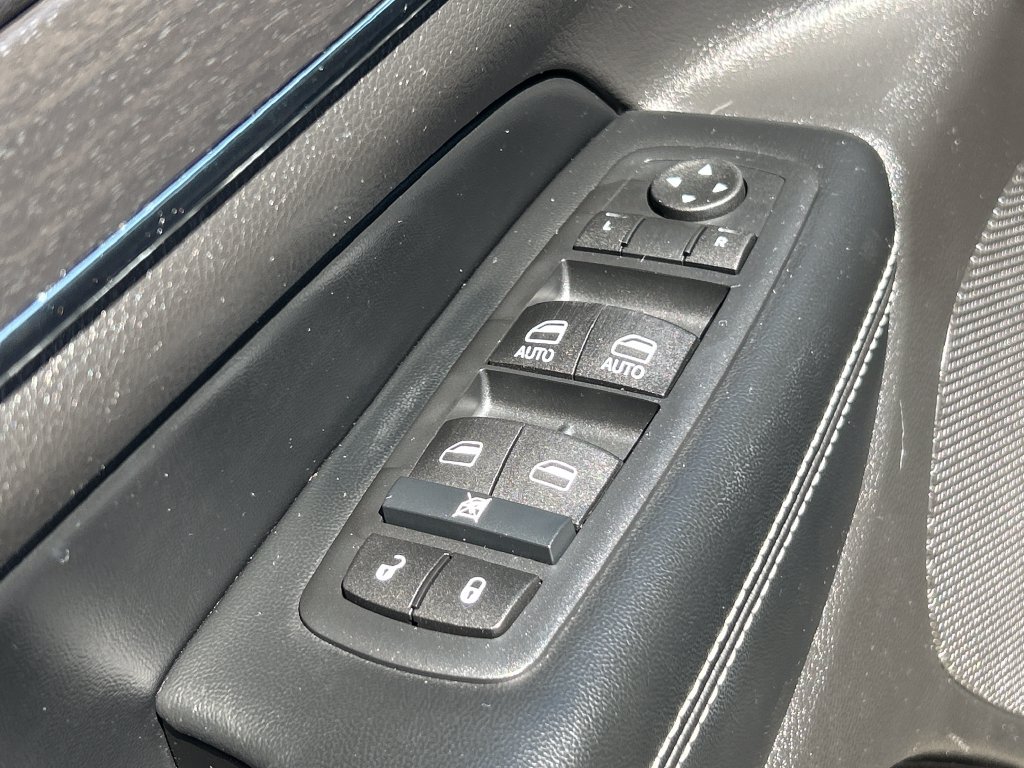 Used 2015 Jeep Grand Cherokee Limited AWD/4WD image 11