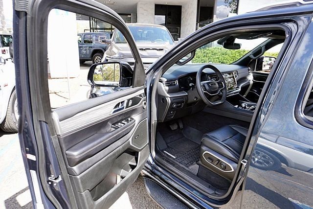 Used 2023 Jeep Wagoneer Series II w/ Premium Group I AWD/4WD image 42