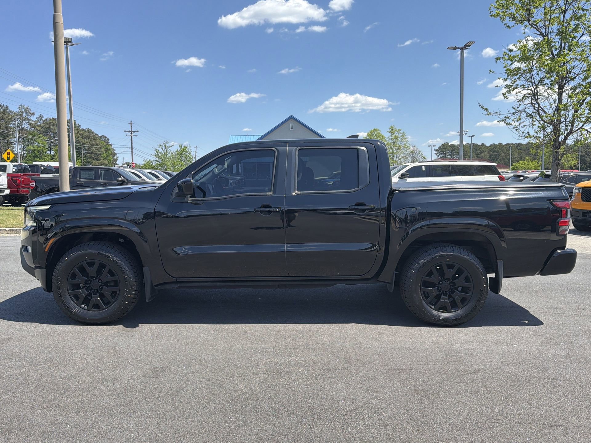 Used 2022 Nissan Frontier SV w/ SV Premium Package image 24