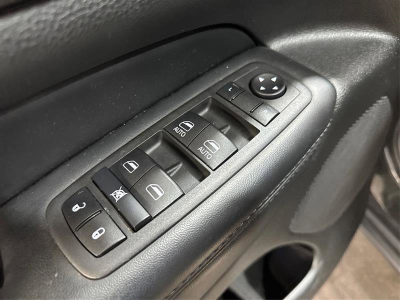 Used 2022 Jeep Grand Cherokee Laredo E AWD/4WD image 29