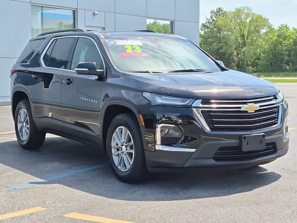 Used 2023 Chevrolet Traverse LT FWD image 2