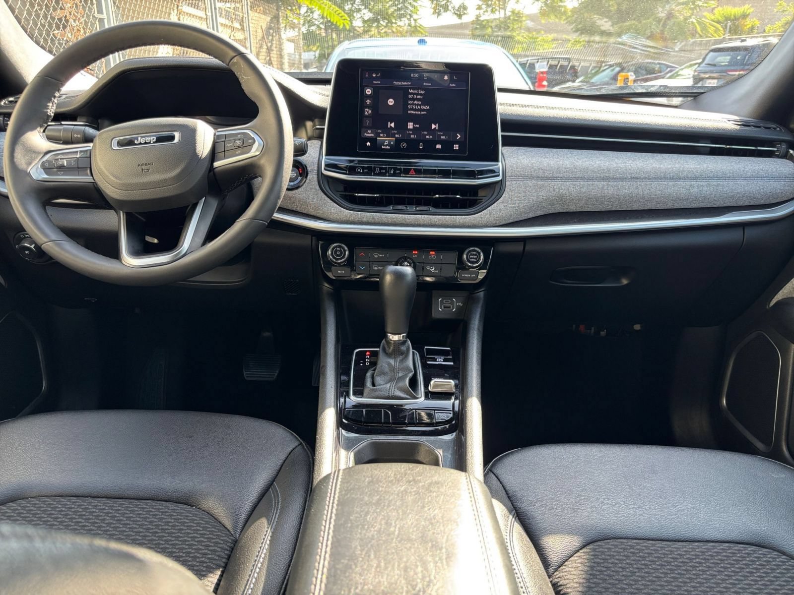 Used 2025 Jeep Compass Latitude AWD/4WD image 33