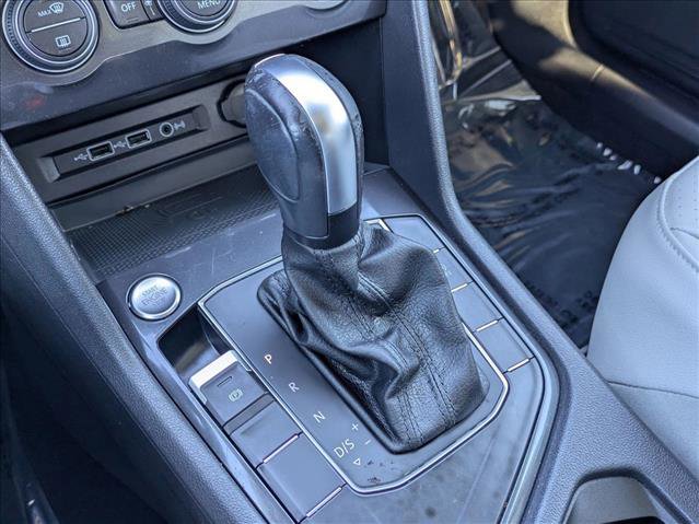 Used 2020 Volkswagen Tiguan SE w/ Panoramic Sunroof Package image 12