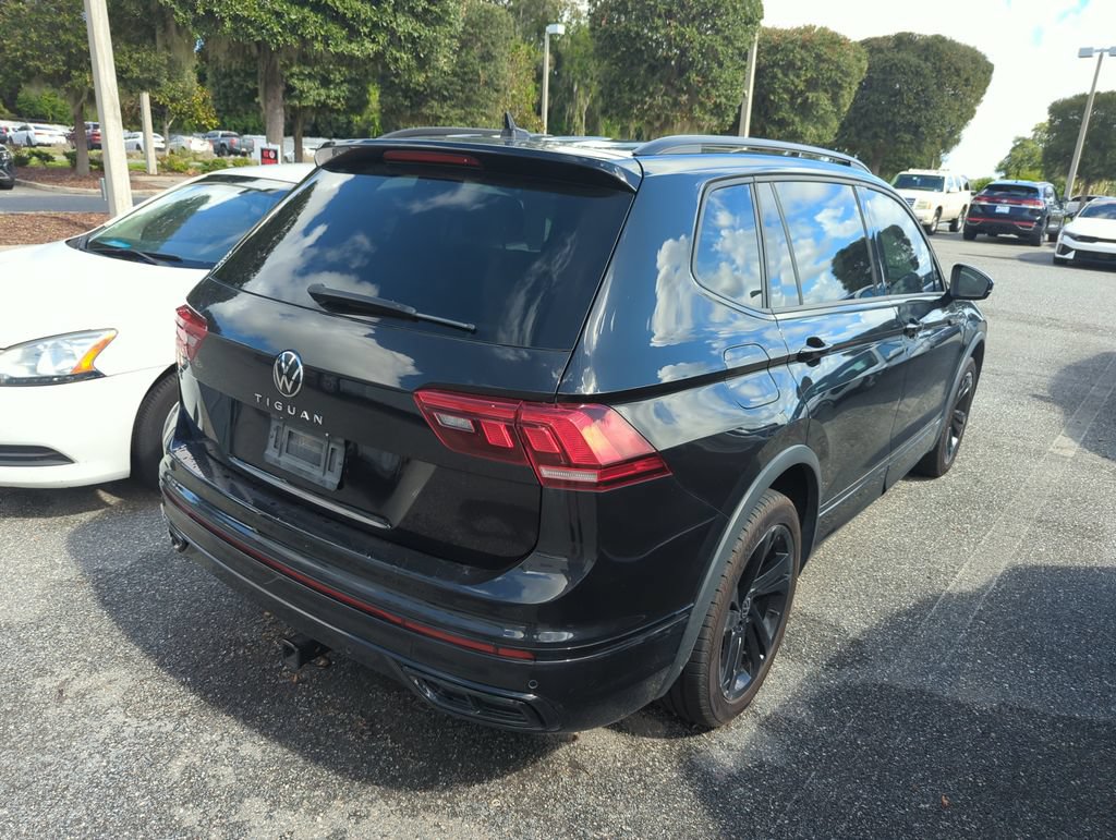 Used 2024 Volkswagen Tiguan SE R-Line FWD image 2