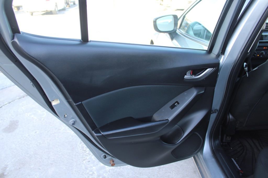 Used 2014 MAZDA MAZDA3 i Sport image 22