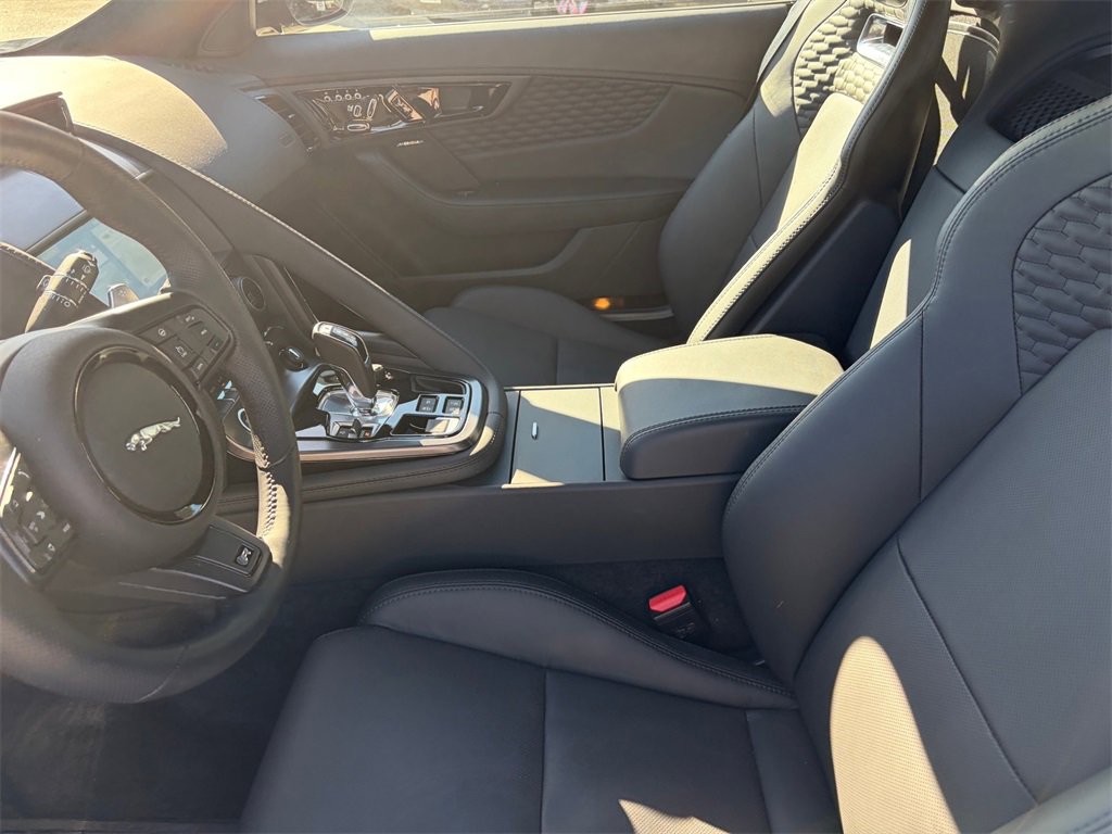 Used 2024 Jaguar F-TYPE R image 9