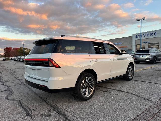 New 2025 Lincoln Navigator Reserve image 8