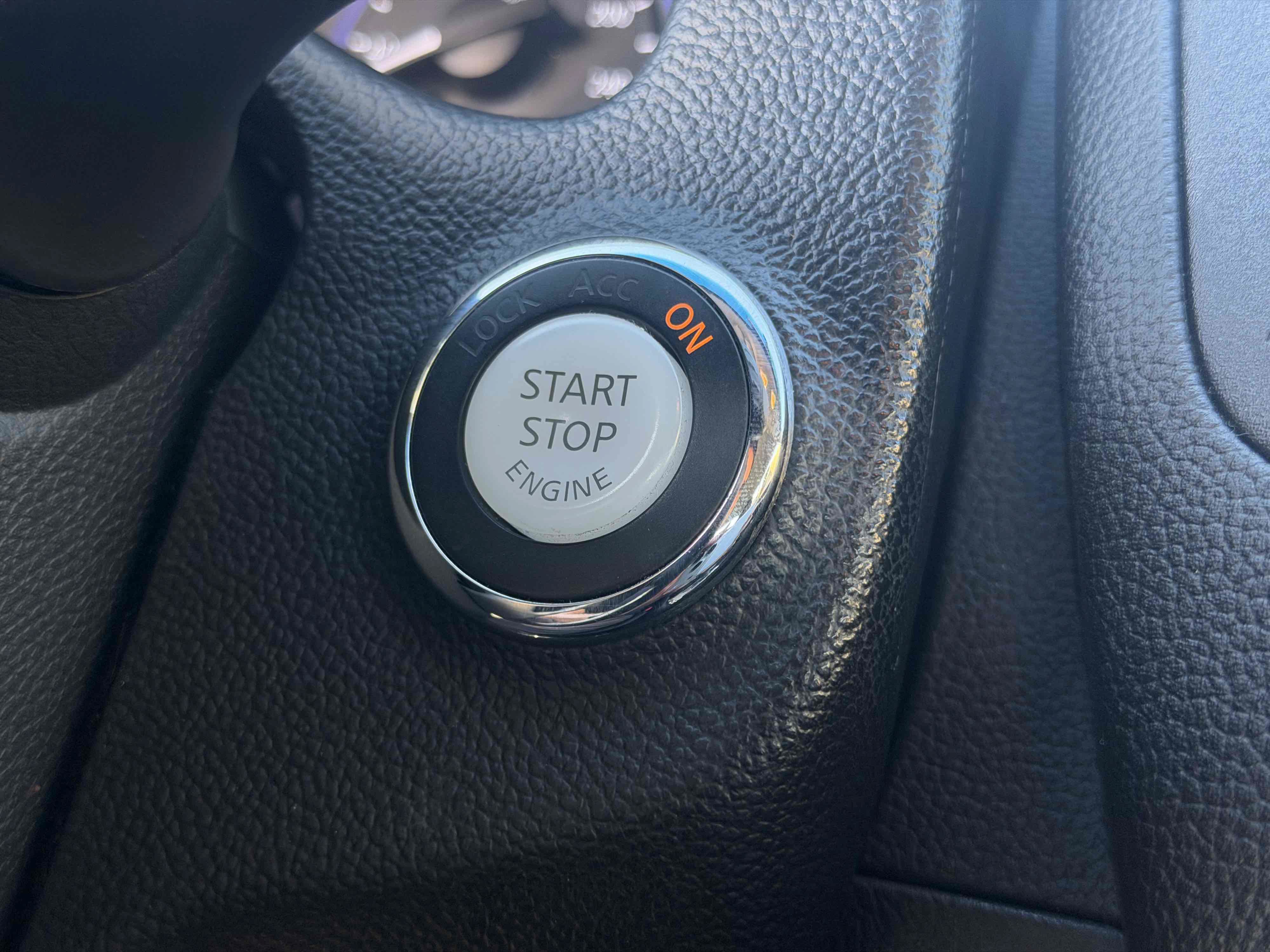 Used 2014 INFINITI Q60 Convertible w/ Premium Package RWD image 29