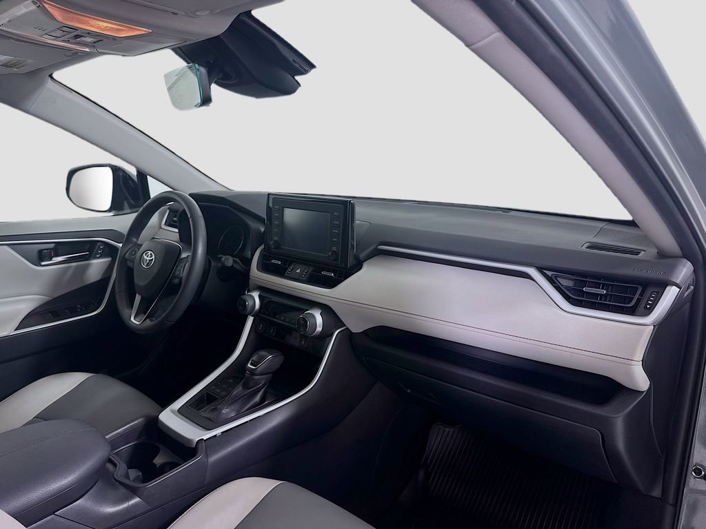 Used 2019 Toyota RAV4 XLE Premium image 28